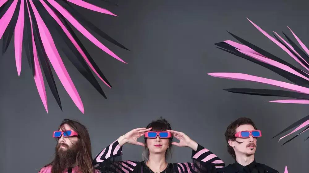 אוזו בזוקה  Look Around