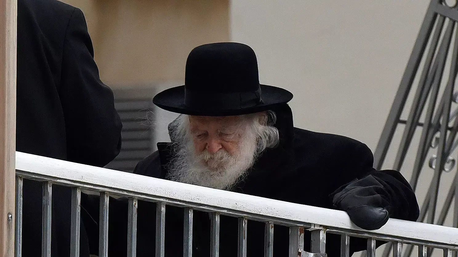 הרב חיים קנייבסקי בביתו בבני ברק