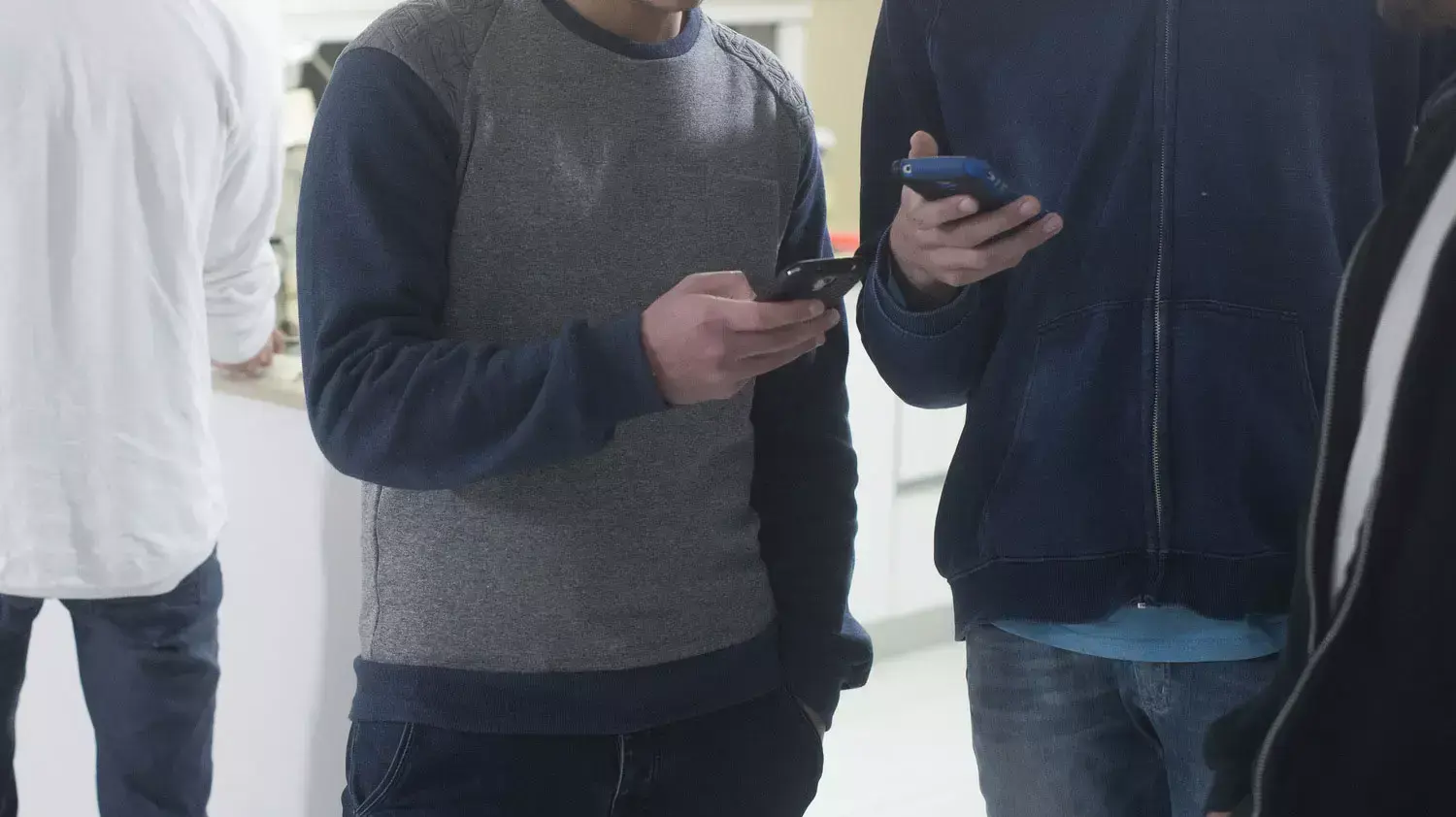 נערים שהולן שכר בעבודות מלצרות