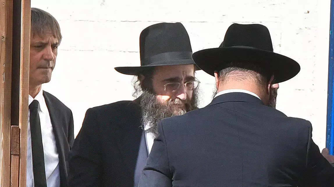 הרב יאשיהו פינטו נכנס לכלא, 16 בפברואר 2016