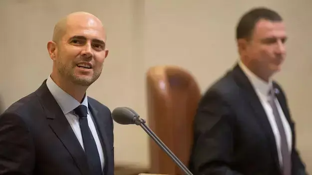 בכירים בקהילה הלהט"בית נגד אמיר אוחנה