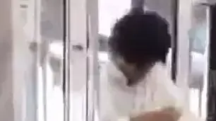 גבר נופל מרכבת