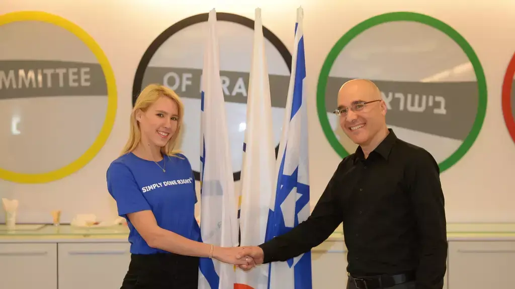 דניאל פרנקל קופצת לגובה