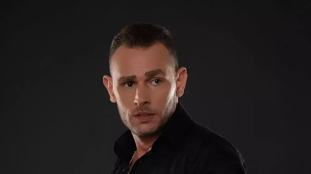 מושיק עפיה מספר על הופעתו בעצרת התמיכה בחייל מחברון לאולפן וואלה