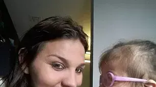 סיפור בדקה פעוטה חירשת ועיוורת רואה לראשונה את אמה