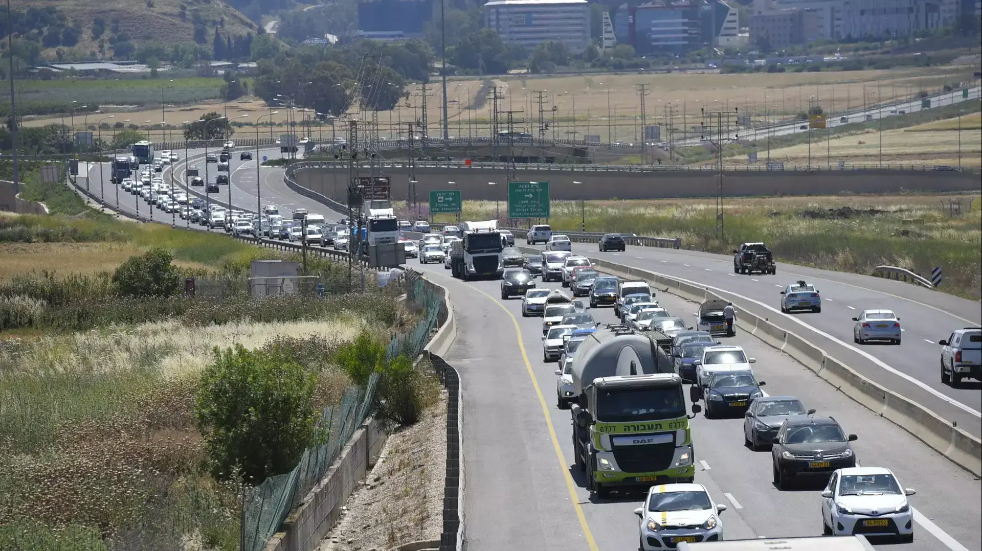 פקקי תנועה בכביש 722 לכיוון צפון. אפריל 2016