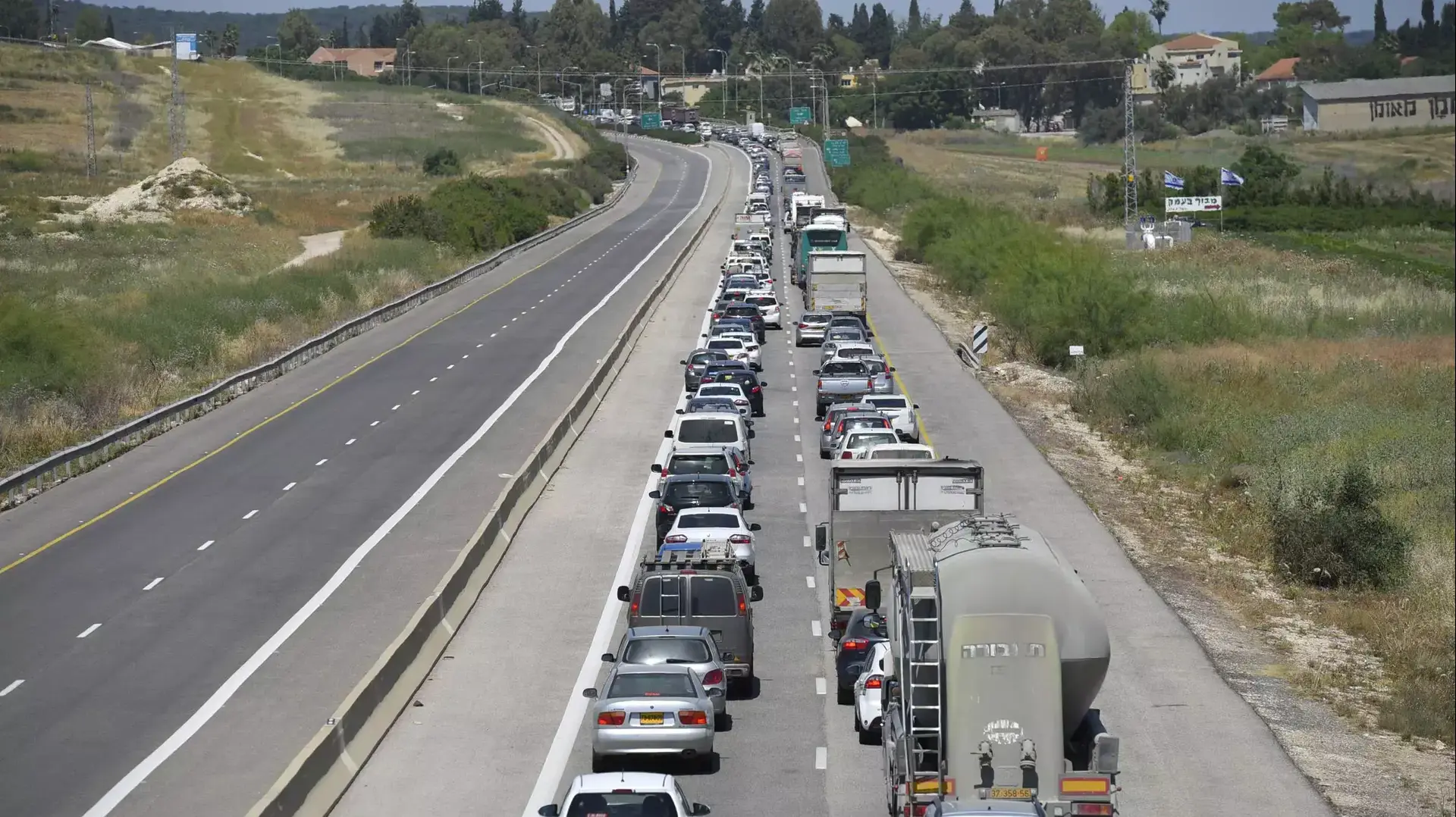 פקקי תנועה בכביש 722 לכיוון צפון. אפריל 2016
