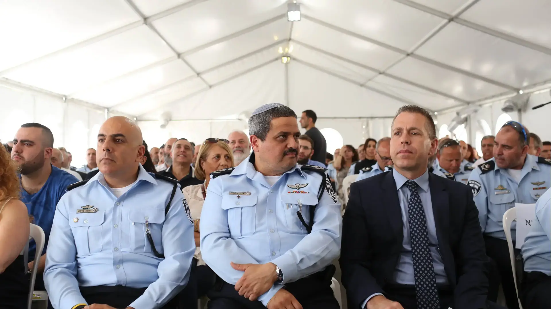 שר הביטחון גלעד ארדן, מפכ"ל המשטרה רוני אלשיך ומפקד מחוז ש"י משה ברקת, טקס החלפת פיקוד מחוז ש"י במעלה אדומים