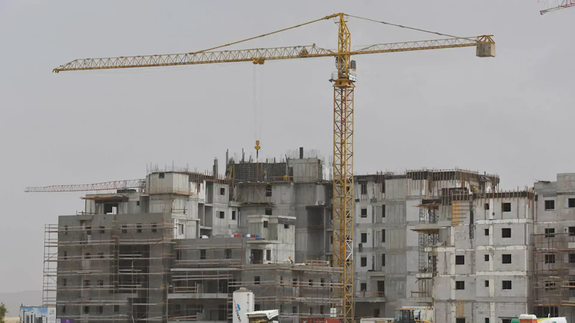 שיחה בין נציג התאגדות המנופאים למפקח במשרד הכלכלה