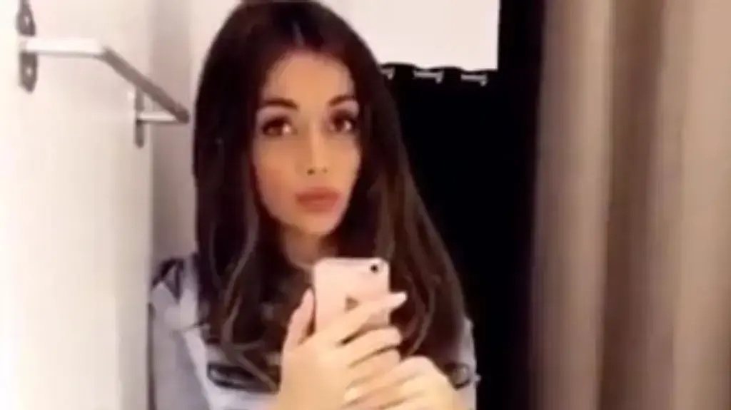 סיפור בדקה: דוגמניות איראניות נעצרו כי העלו סלפי ללא כיסוי ראש