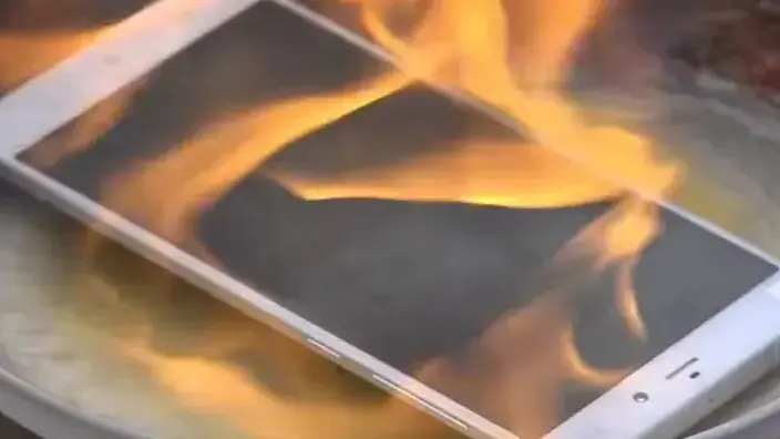 שורפים סמארטפונים שורפים סמארטפונים