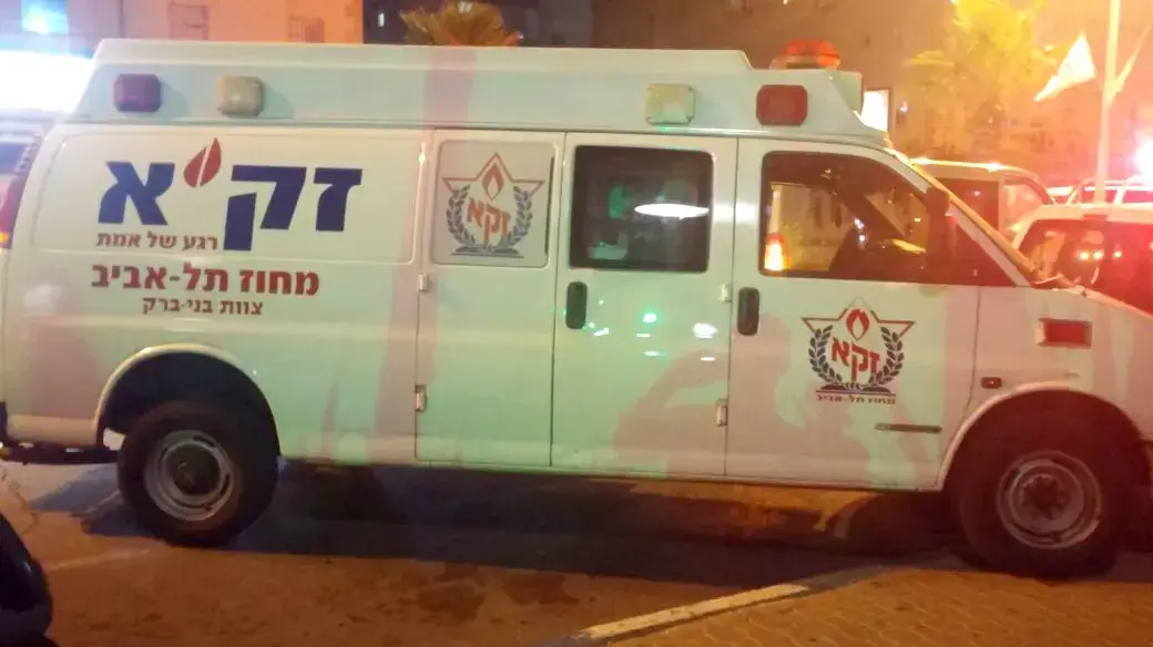 אמבולנס זק"א, סמוך לזירת הטביעה, חוף טובגו. בת ים 24 במאי 2016