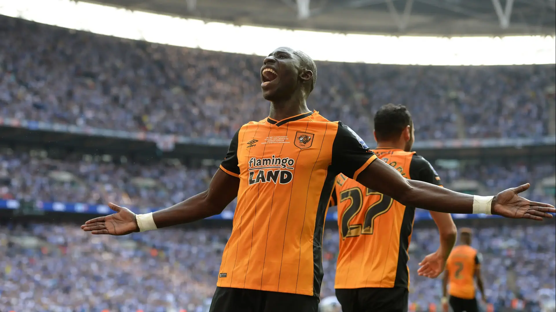 מוחמד דיאמה שחקן האל סיטי חוגג שער מוחמד דיאמה שחקן האל סיטי חוגג שער