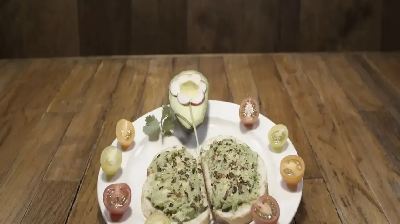 המסעדה שלוקחת את טרנד צילום האוכל רחוק מדי