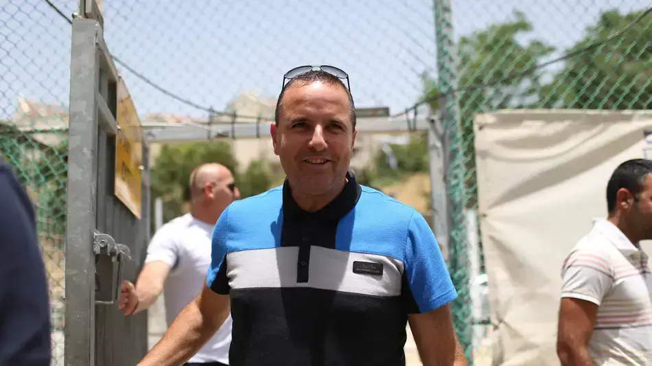 רן בן שמעון מגיע למשרדי בית"ר ירושלים