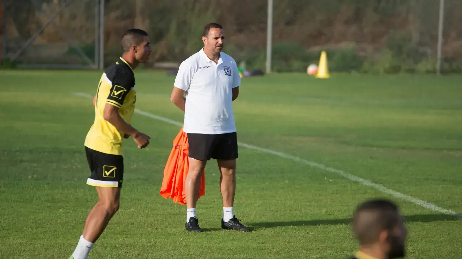 מאמן בית"ר ירושלים רן בן שמעון עם טל כחילה