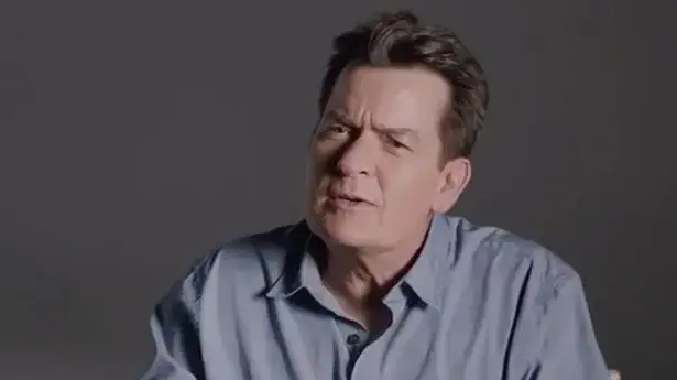 צ'ארלי שין פרזנטור של קונדום חדש