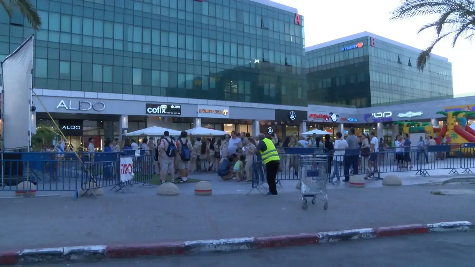 מאות חברי תנועות נוער מחו נגד סגירת שבט הצופים בעיר בית שמש