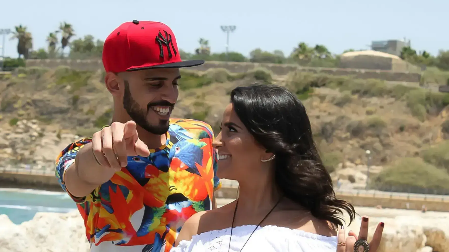 צליל קליפי וברק אדרי  עפה על עצמה