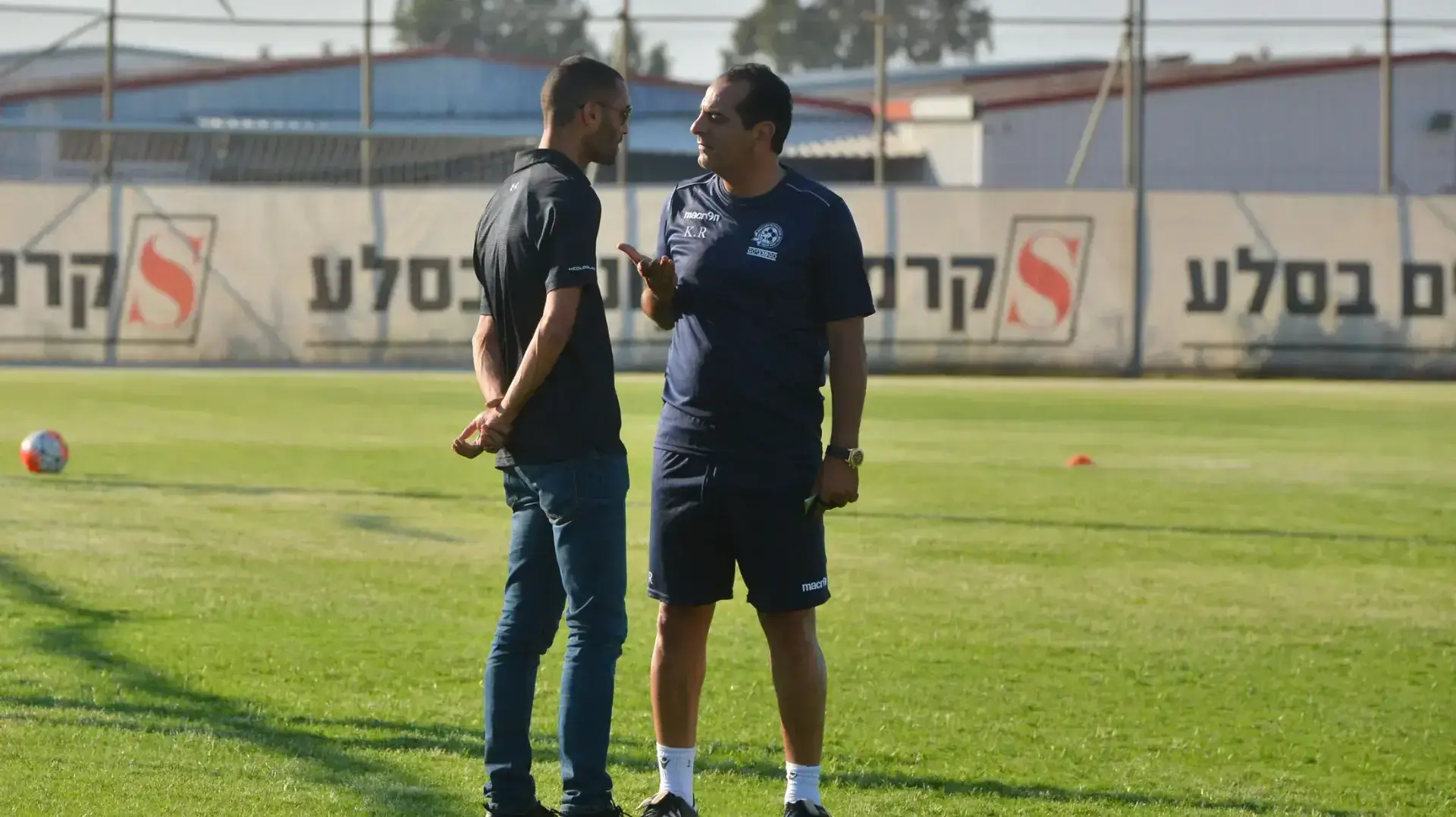 קובי רפואה מאמן מכבי פתח תקוה עם עומר גולן