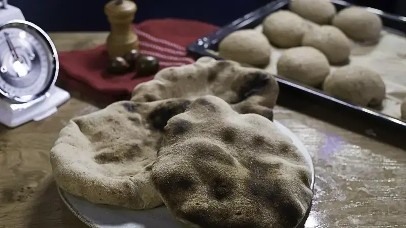 לחם פרנה עם תבלינים עבור סוגת