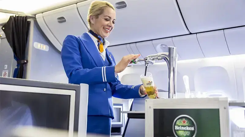 חברת KLM  תגיש בירה מהחבית טיסה