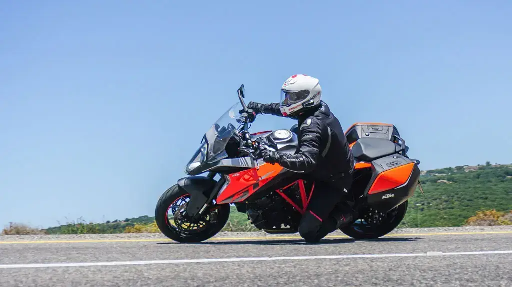 מבחן אופנוע ק.ט.מ סופר דיוק 1290 GT. יולי 2016