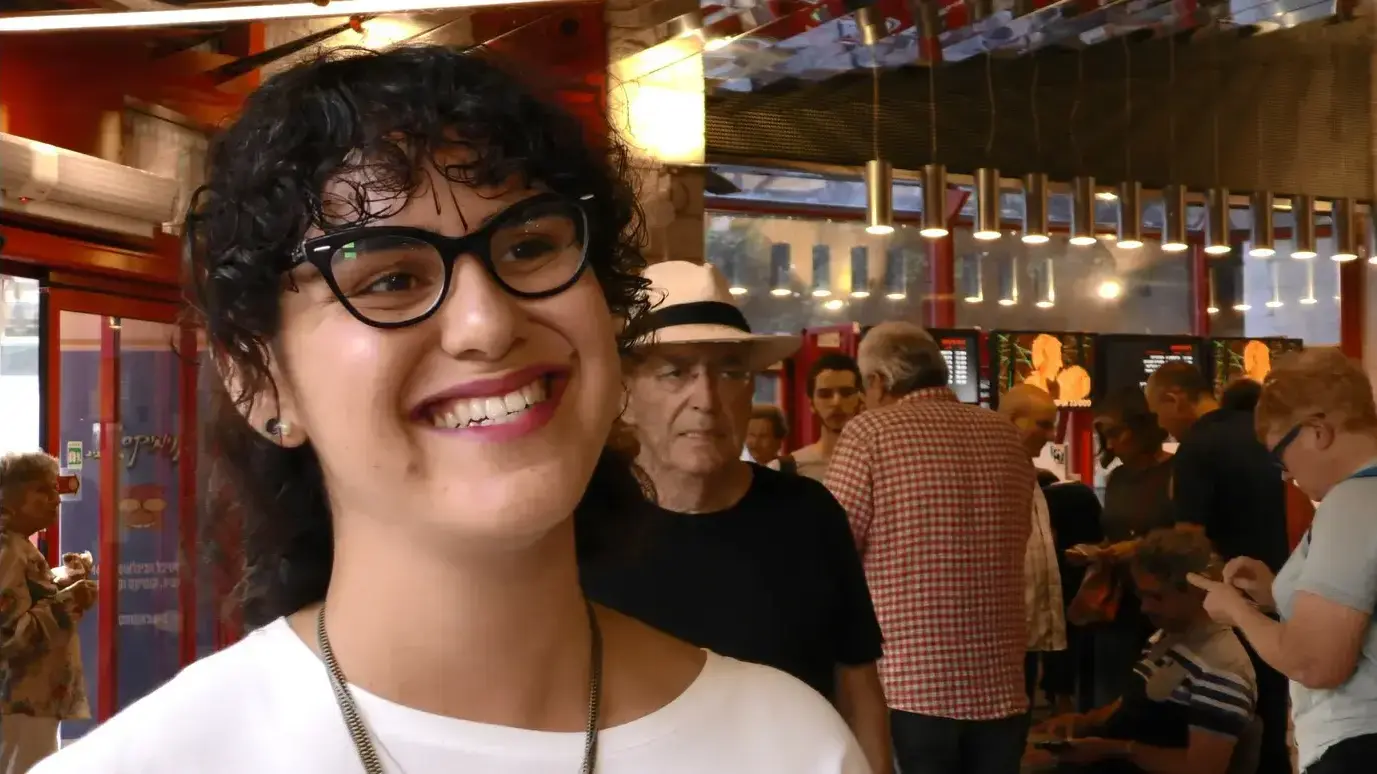 כתבה בכנס בנושא סרבנות מצפון בסינמטק ת"א בהשתתפות הסרבנית תאיר קמינר
