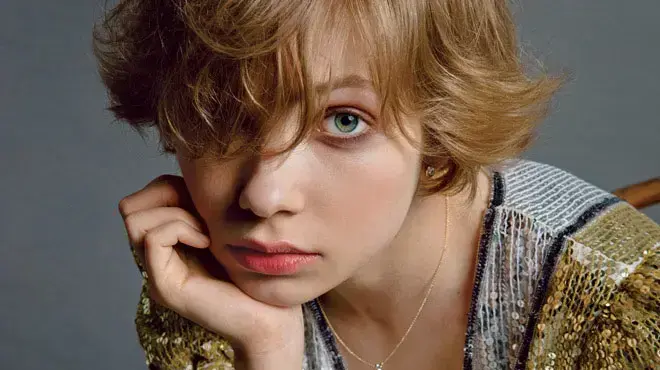 טאבי גבינסון בסרטון ווידאו מיוחד למגזין TEEN VOGUE, ספטמבר 2016