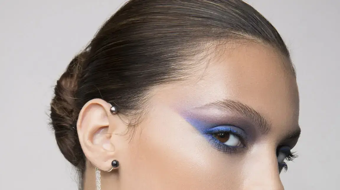 הפקת קליניק לוואלה! אופנה: קולקציית Pop Artistry, מראה עיניים מחשמלות - Electric Eye