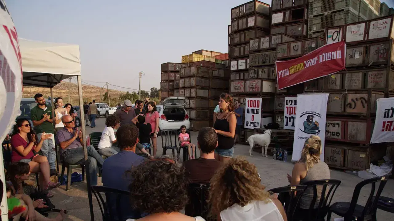 מחאה של תנועת "שינוי כיוון" נגד אי-הכללתה של תכנית לחיזוק יישובי הצפון בתקציב המדינה. מטולה. 29 באוגוסט 2016