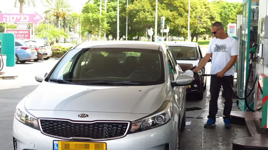 מבחן צריכת דלק, בנזין, דיזל היברידי, טויוטה אוריס, קיה פורטה, פיג'ו 308