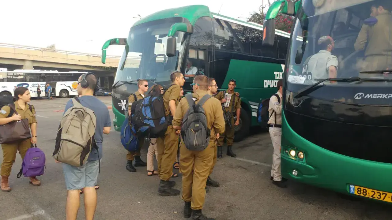 הסעות חיילים בתחנה מרכזית חוף הכרמל חיפה, ספטמבר 2016
