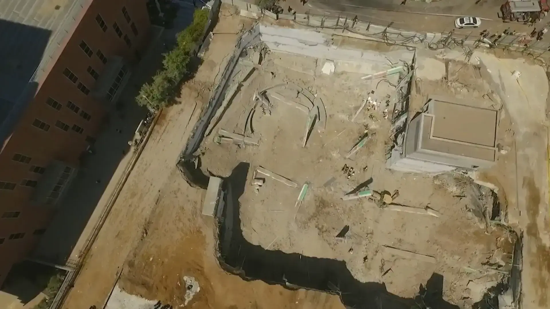 תיעוד מלמעלה: מימדי ההרס לאחר קריסת החניון ברמת החייל