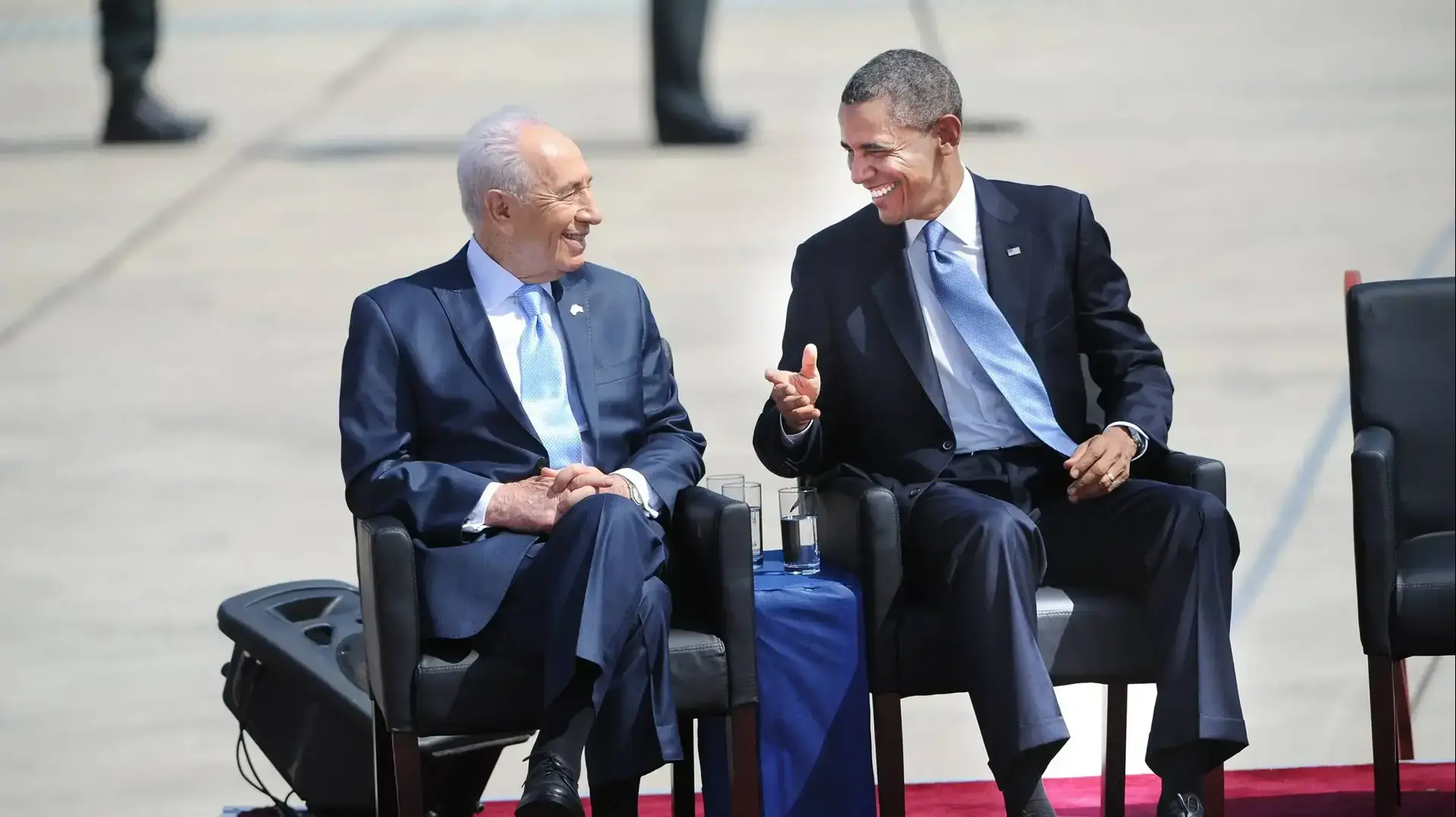 שמעון פרס מקבל את פניו של נשיא ארה"ב ברק אובמה, נתב"ג מרץ 2013