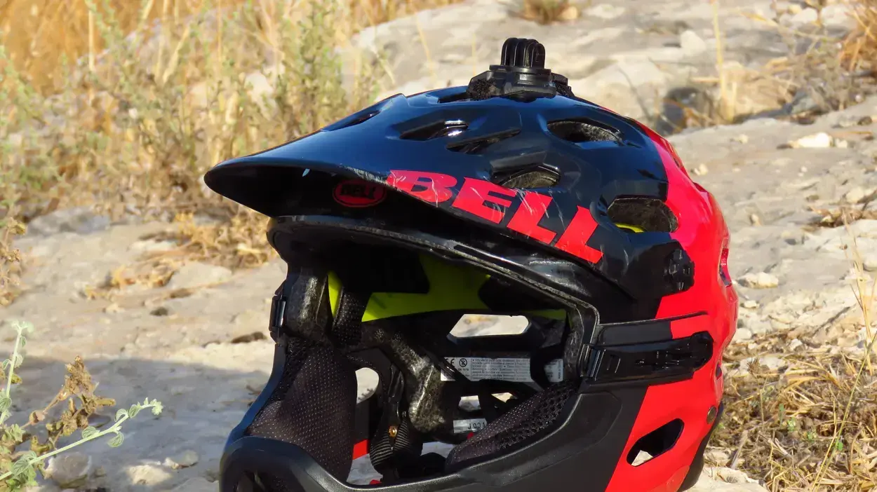מבחן קסדה אופניים Bell Super 2R