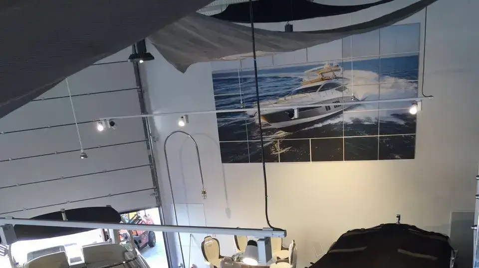אמביל משיקה אולם תצוגה חדש ואת דגמי 2017 של סירות סקי