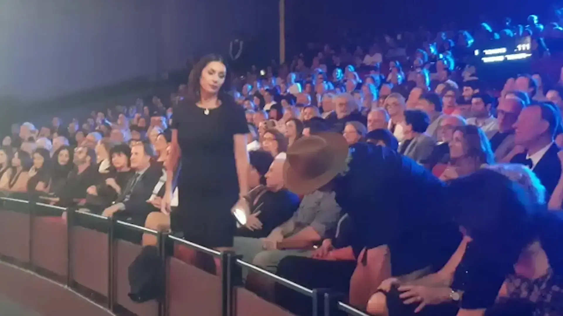 מירי רגב נוטשת את טקס פרסי אופיר