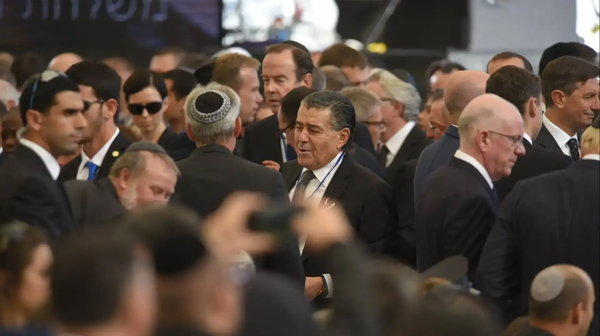 חיים סבן בהלוויתו של הנשיא לשעבר שמעון פרס, הר הרצל, ירושלים. ספטמבר 2016 חיים סבן בהלוויתו של הנשיא לשעבר שמעון פרס, הר הרצל, ירושלים. ספטמבר 2016