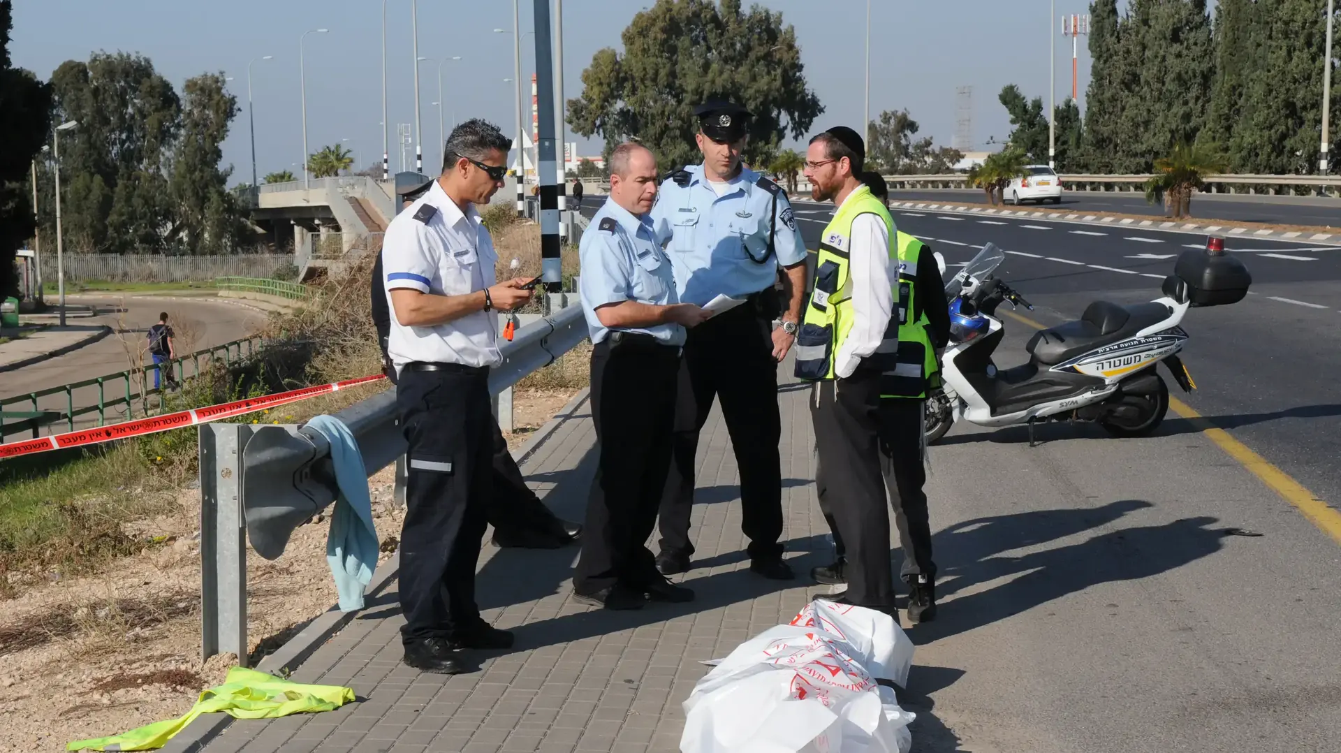 זירת תאונה בחדרה שבה נהרג עידו ווסה בן ה-9 בעת שחצה שלא במעבר חציה עם אמו. 1 בדצמבר 2011