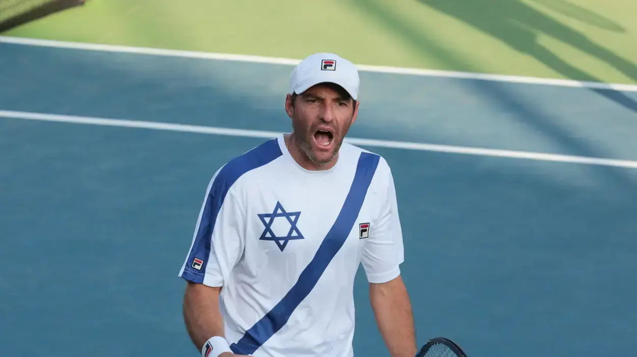 טניסאי נבחרת ישראל יוני ארליך חוגג טניסאי נבחרת ישראל יוני ארליך חוגג