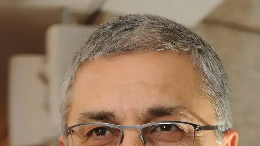 מנכ"ל בנק הפועלים ציון קינן בתערוכת בנק הפועלים. פברואר 2011 מנכ"ל בנק הפועלים ציון קינן בתערוכת בנק הפועלים. פברואר 2011