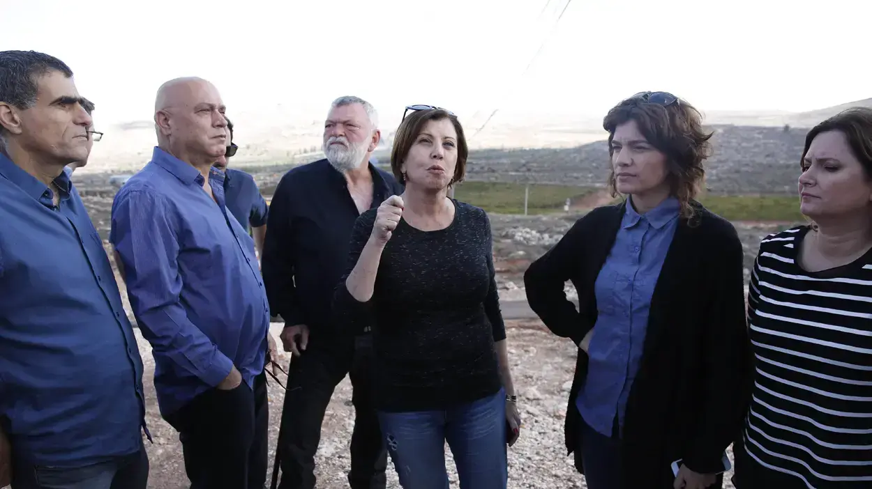 חברי מרצ מסיירים באזור בו יבנה היישוב אליו יועברו תושבי עמונה. סמוך לשילה, 6 בנובמבר 2016