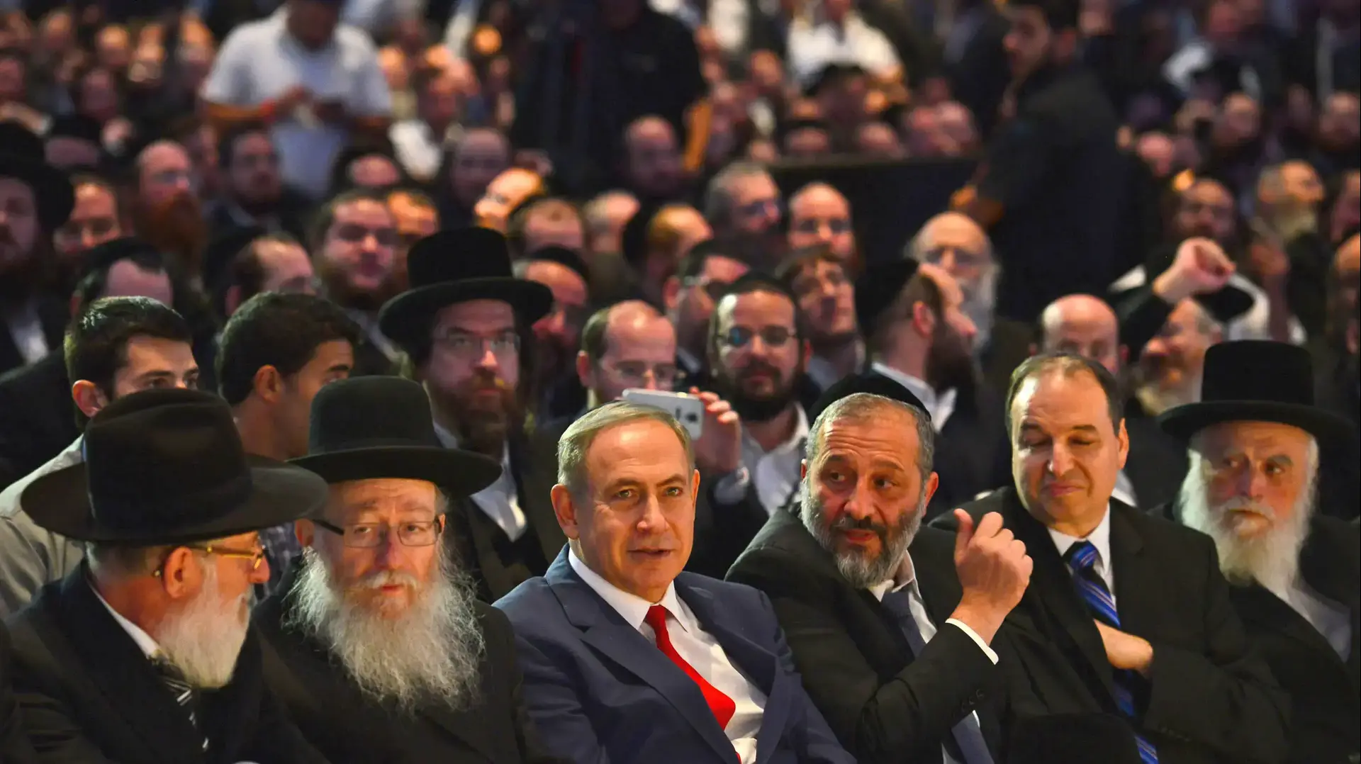 ראש הממשלה בנימין נתניהו, שר הבריאות יעקב ליצמן ושר הפנים אריה דרעי בוועידת המודיע בנושא כלכלה ועסקים, 20 בנובמבר 2016