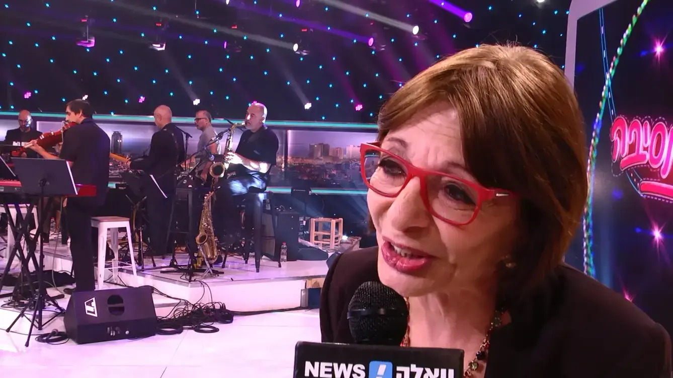 כתבה על סט צילומי התכנית "סיבה למסיבה" עם רבקה מיכאלי שחזרה לזמן קצר