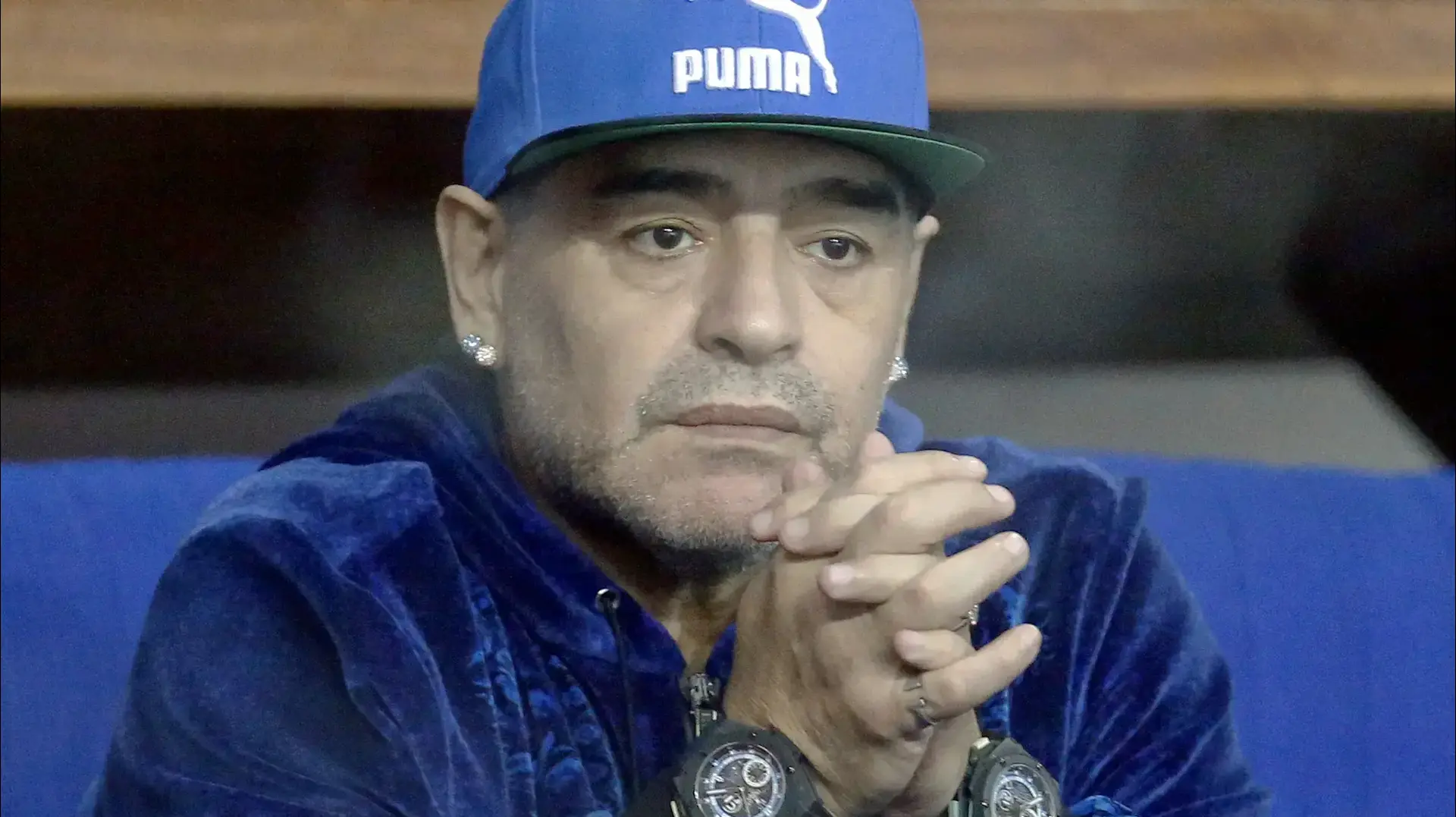 דייגו מראדונה כדורגלן עבר ארגנטינאי בגמר גביע דייויס בין קרואטיה לארגנטינה