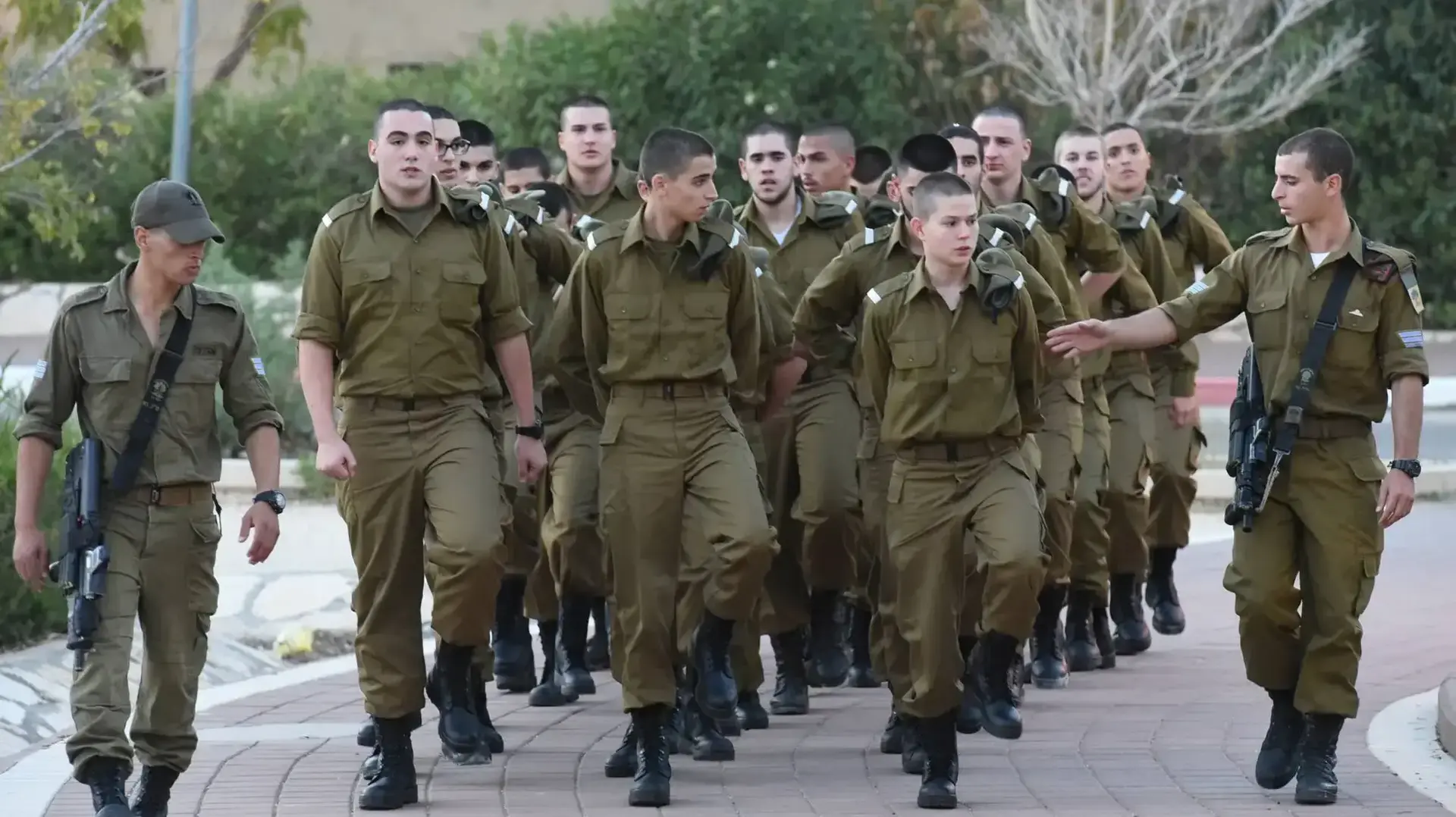 טירוני חטיבת גולני ביום הראשון בבסיס רגבים, 27 בנובמבר 2016 טירוני חטיבת גולני ביום הראשון בבסיס רגבים, 27 בנובמבר 2016