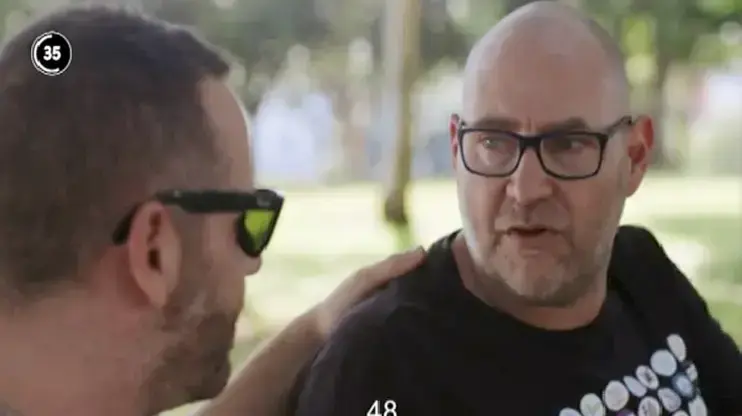 לצבי יש בעיה הצצה