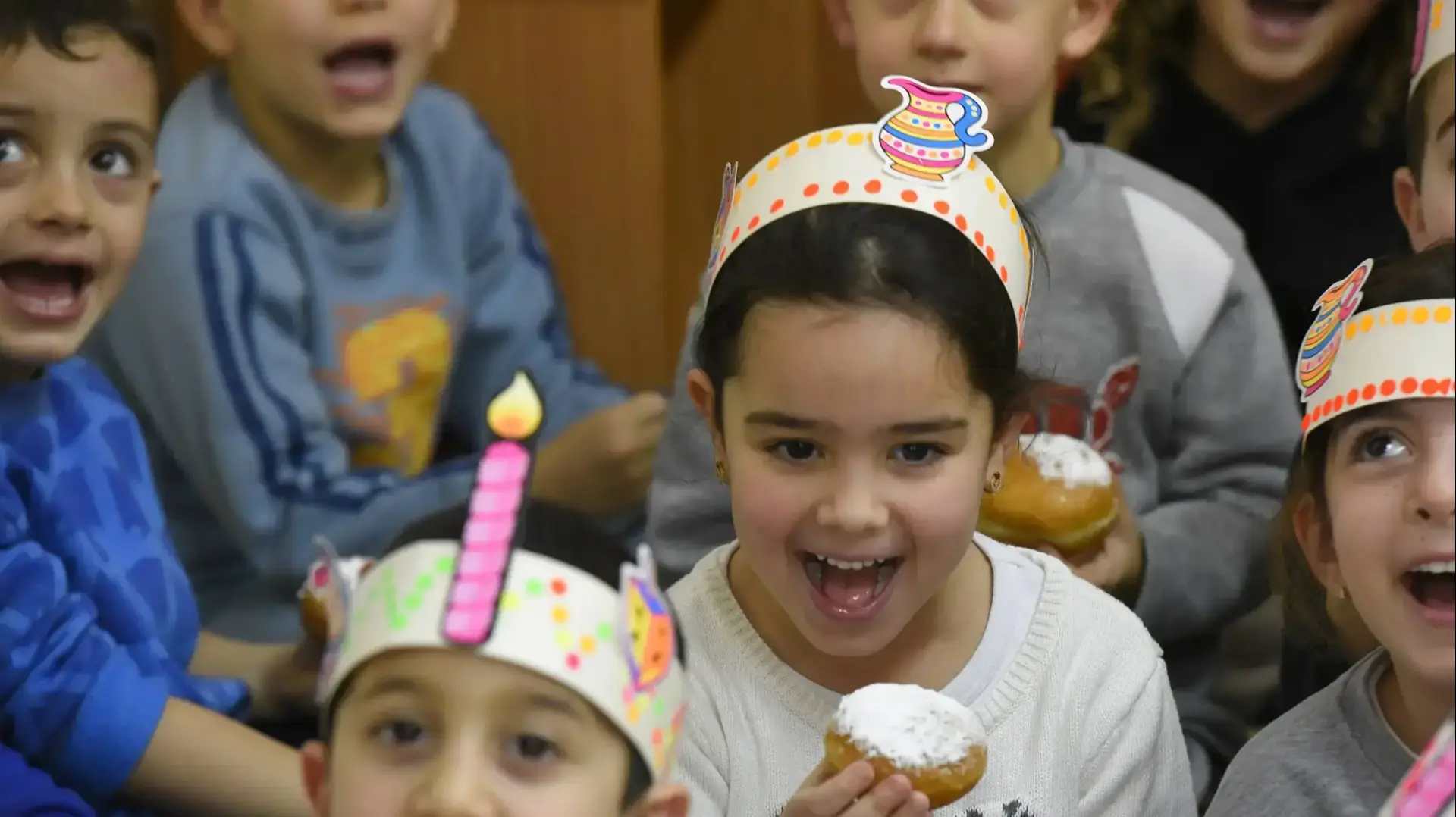 חוגגים את חג החנוכה בגן "שקד", אריאל. דצמבר 2016 חוגגים את חג החנוכה בגן "שקד", אריאל. דצמבר 2016