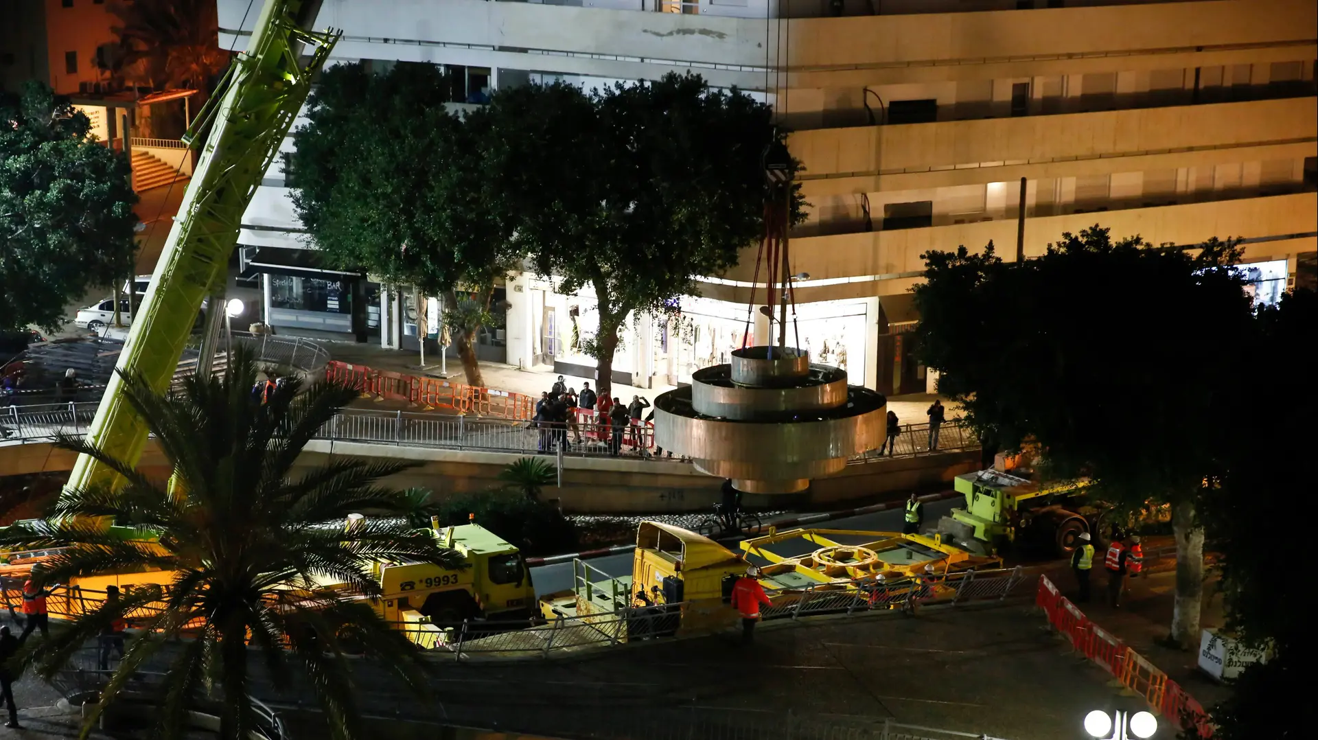 הריסת המזרקה בכיכר דיזנגוף בתל אביב, 22 בדצמבר 2016